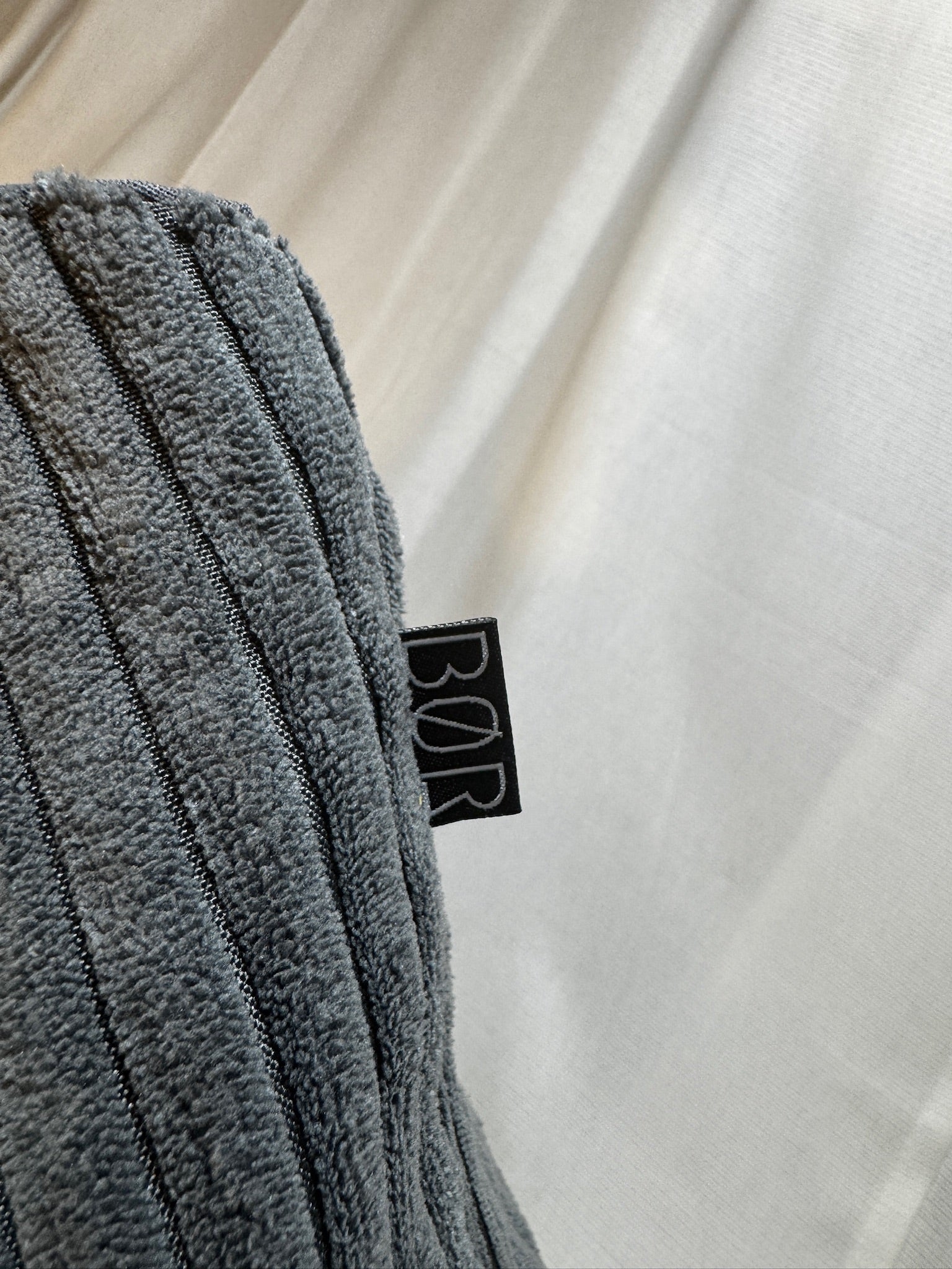 Breitcord-Umhängetasche Anthrazit