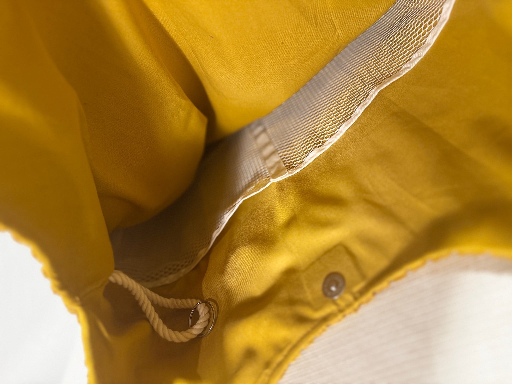 Breitcord-Umhängetasche