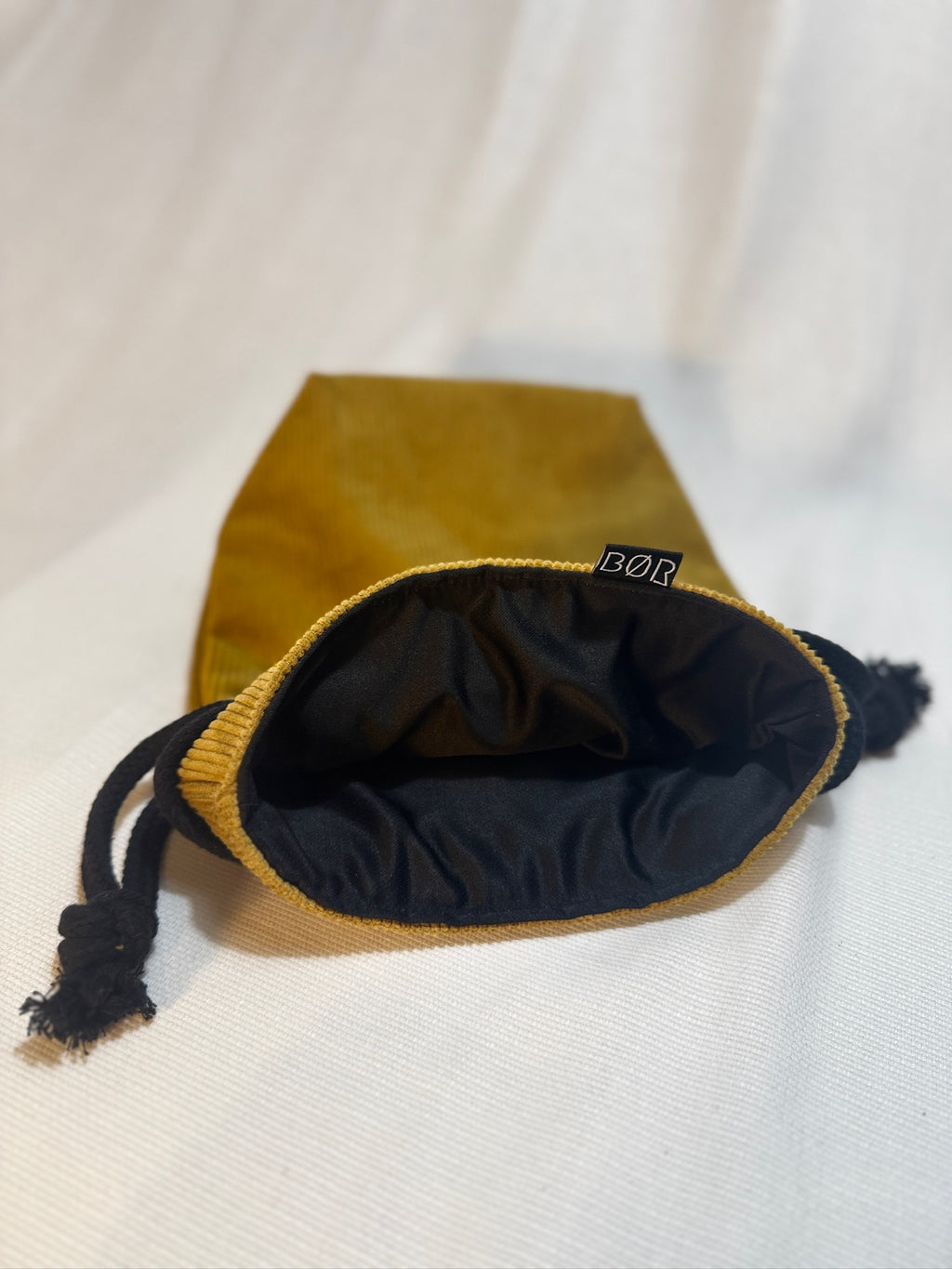 Projekttasche / Project Bag aus Cord – Curry & Schwarz - Größe S