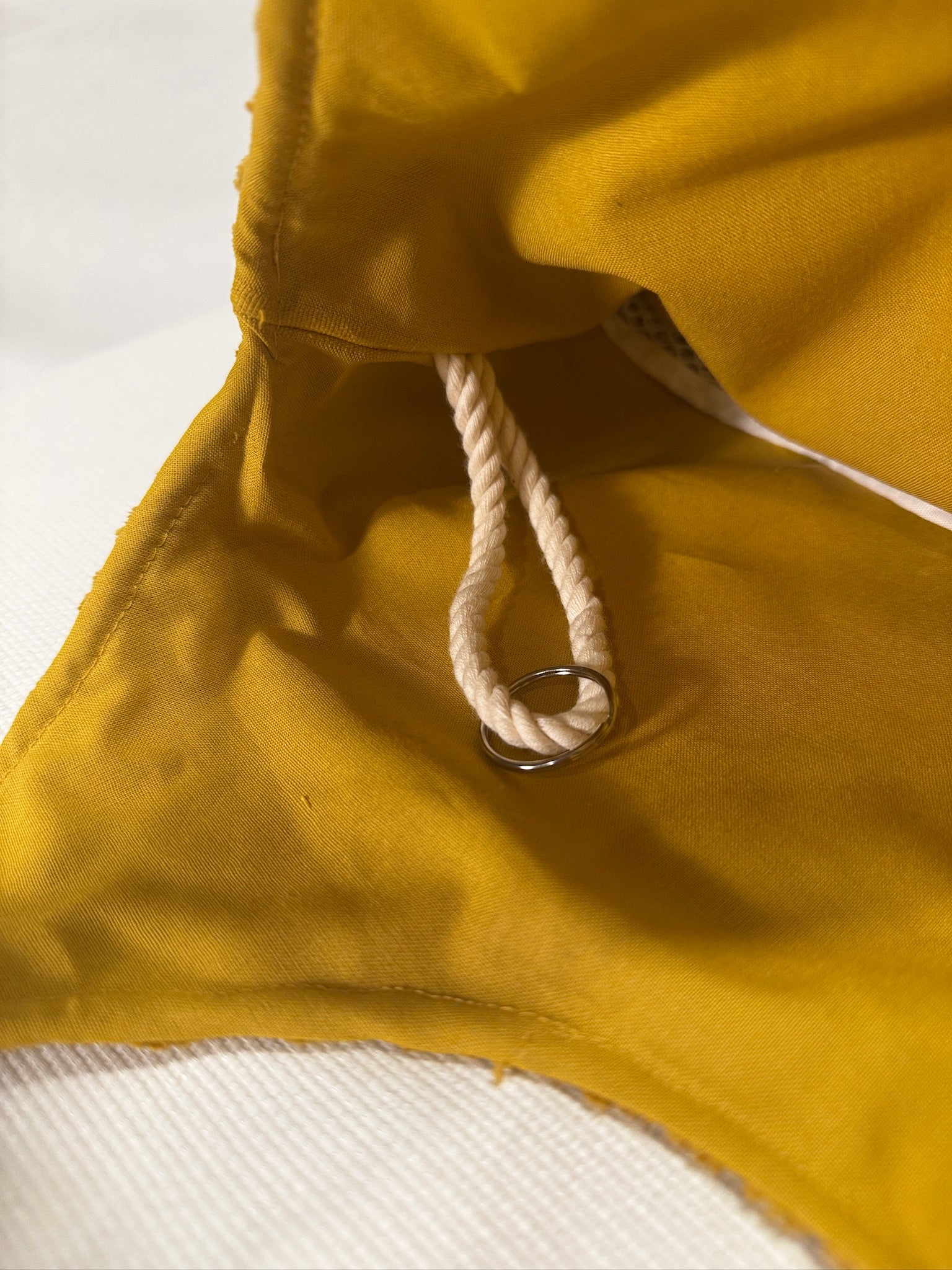 Breitcord-Umhängetasche