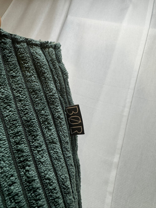 Breitcord-Umhängetasche Tannengrün