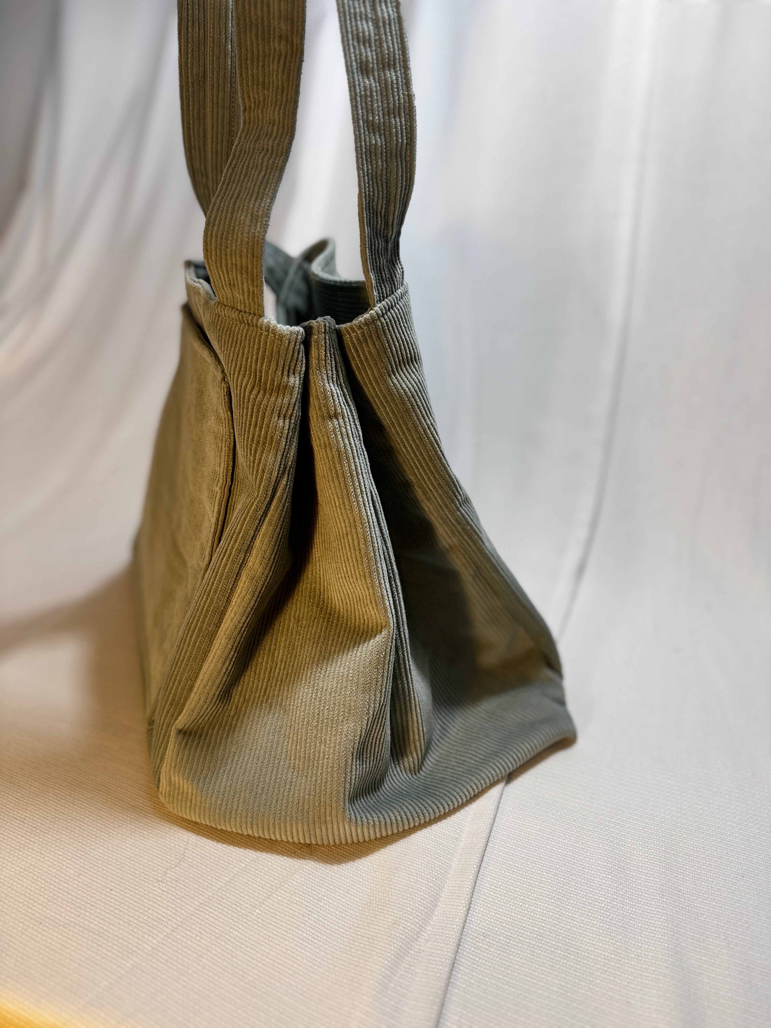 Cord Shopper Hellaqua – Handgefertigte Alltagstasche aus robustem Cord