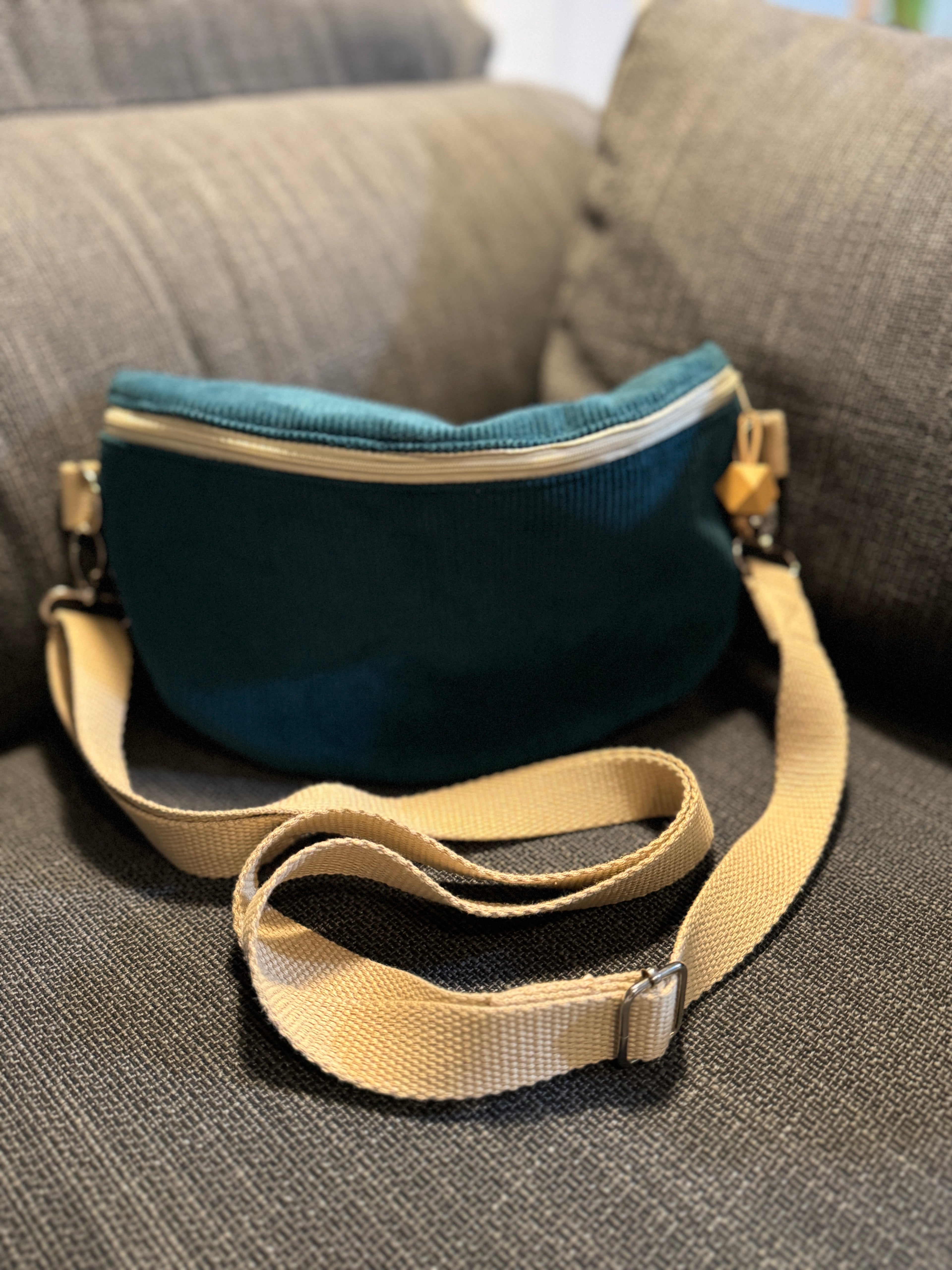 BØR Cord-Handtasche mit verstellbarem Schultergurt Türkis Beige