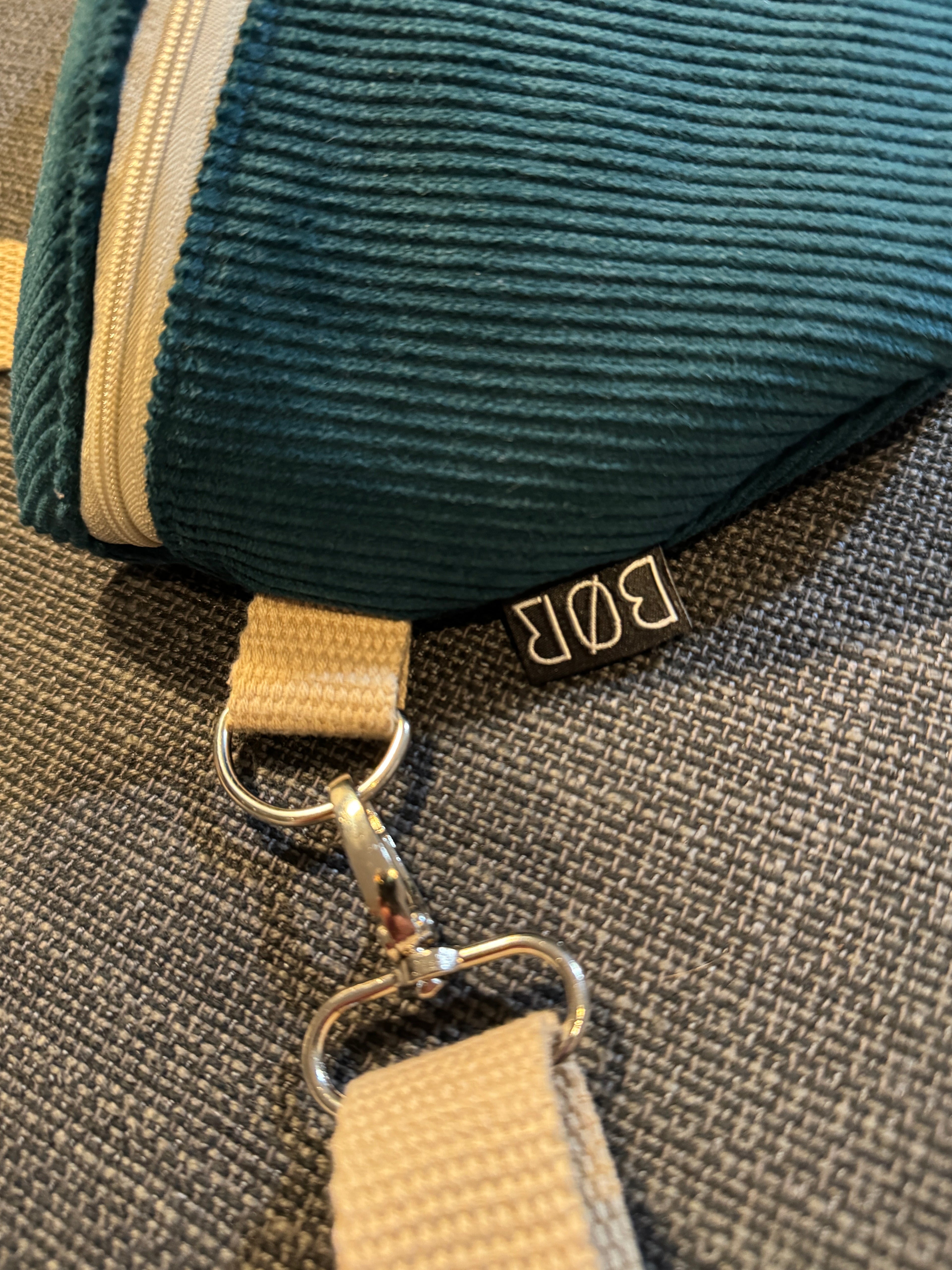 BØR Cord-Handtasche mit verstellbarem Schultergurt Türkis Beige