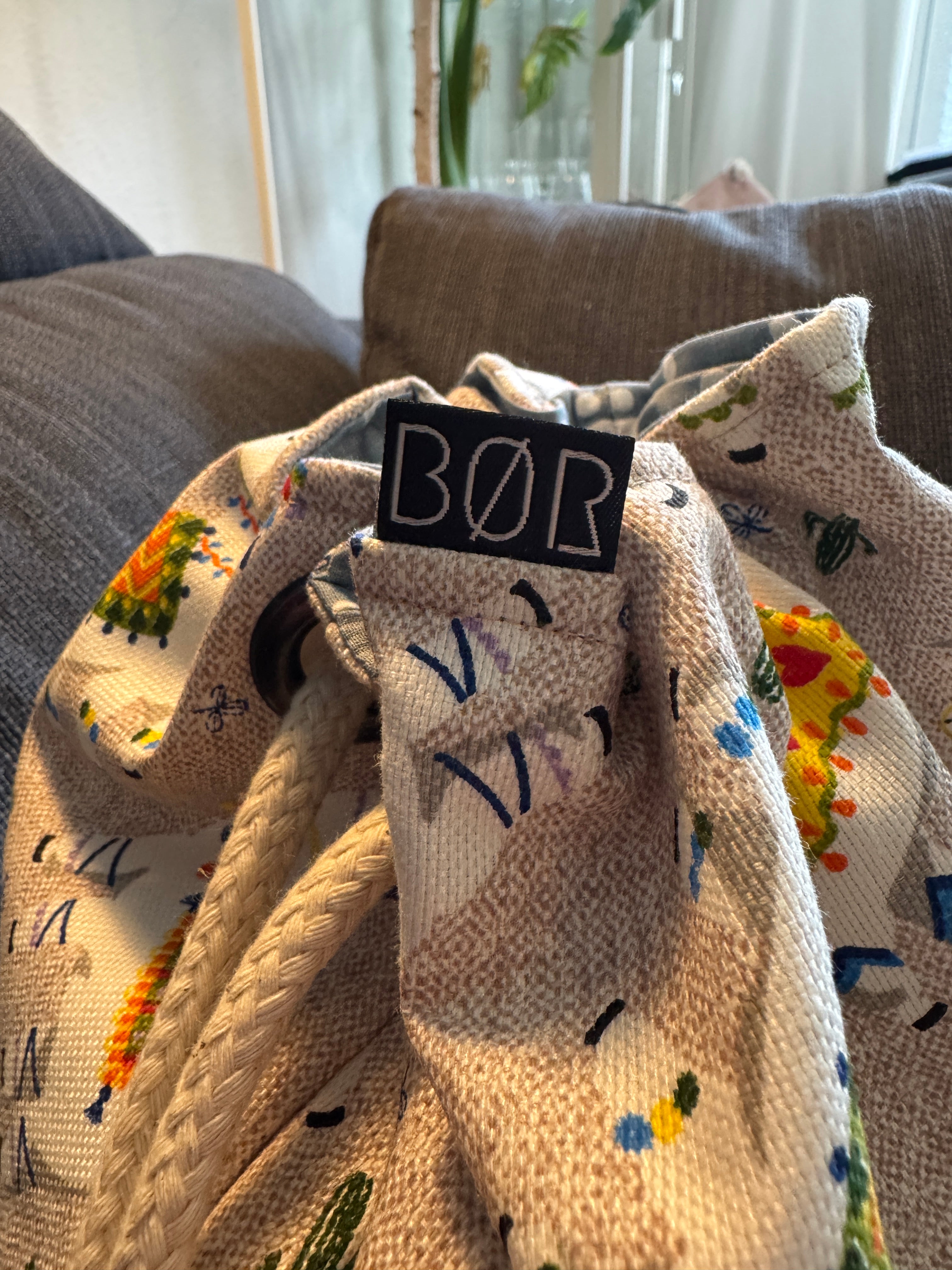 BØR Projekttasche mit Kordelzug – Lama Design in Beige - Größe M
