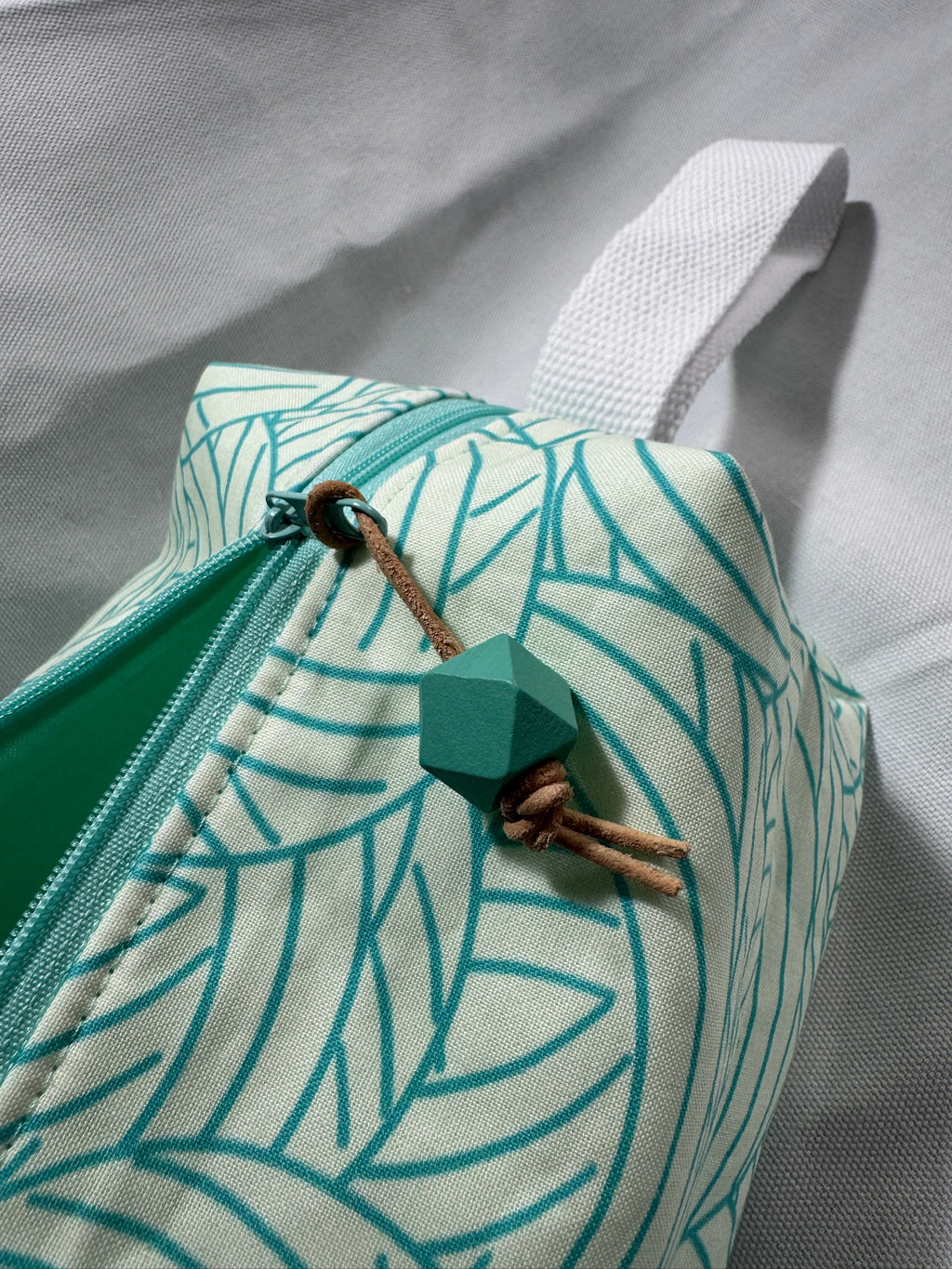 BØR Projekttasche mit Reißverschluss - „Mint Yarn“ – Größe S