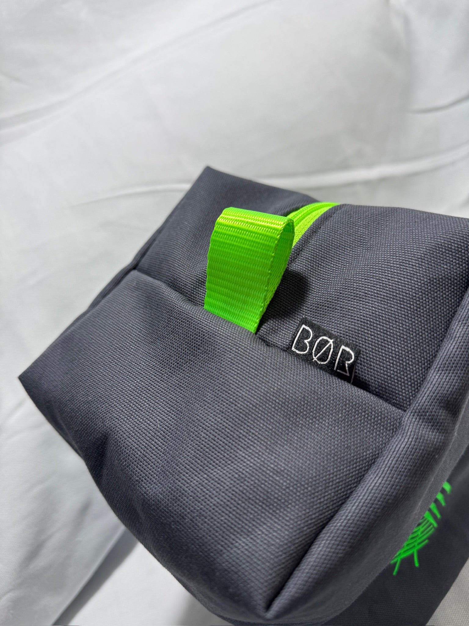 BØR Projekttasche mit Reißverschluss – „Neon Grey“ – Größe M