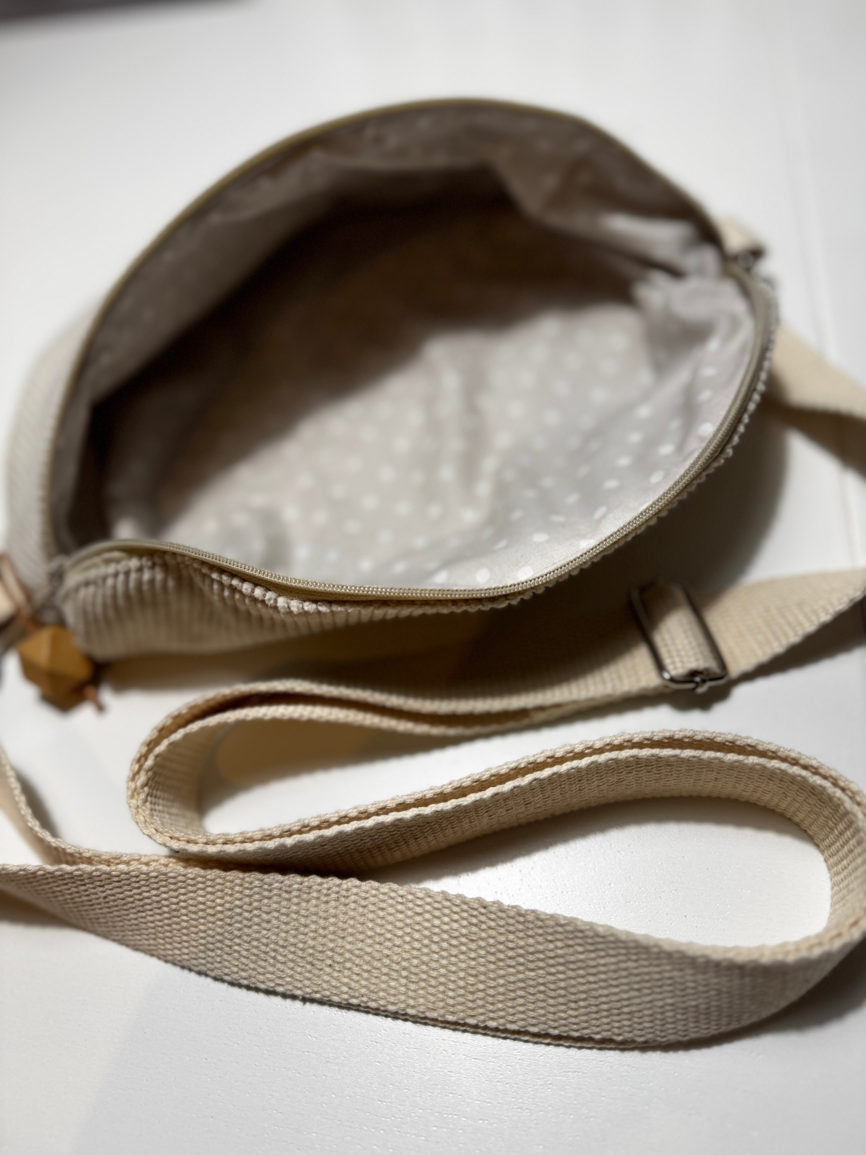 Cord-Handtasche mit verstellbarem Schultergurt